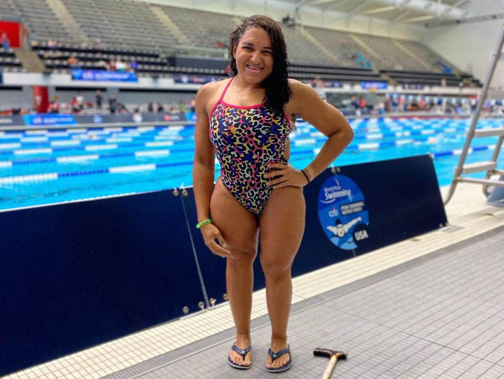 Alejandra Aybar previo a una de sus competencias en el Citi Para Swimming World Series USA 2024. (Crédito: Suministrada por la para atleta)