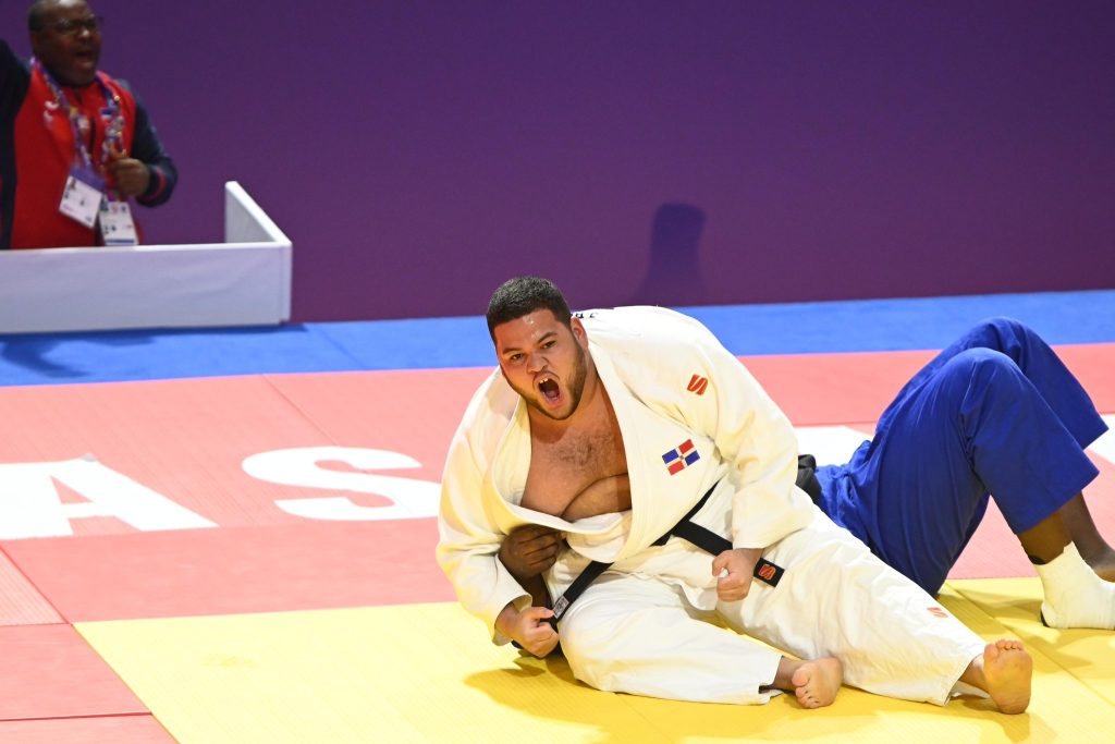 José Miguel Brache Jarquin al ganar su combate que lo clasificó a la final del judo en los +100 kilos en los II Juegos Panamericanos Junior ASU 2025. (Foto: Comité Olímpico Dominicano)