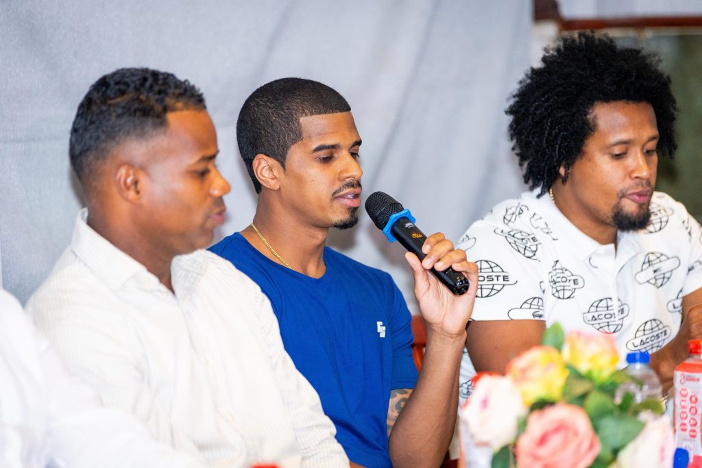 Édgar Sosa, quien debutará en el TBS Distrito 2025, ofreciendo algunas palabras a los medios. (Crédito: Club Rafael Barias)