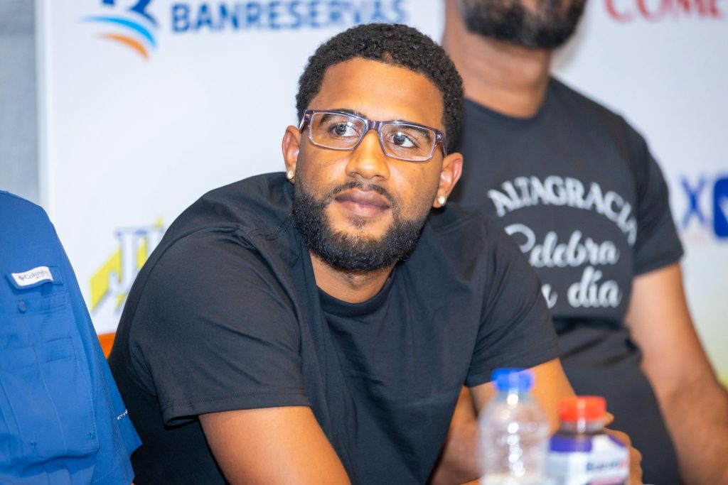 LJ Figueroa en la rueda de prensa de la presentación del equipo bariano. (Crédito: Club Rafael Barias)