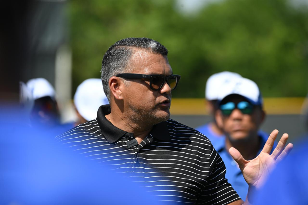 Audo Vicente, gerente general de los Tigres del Licey durante los entrenamientos para la temporada 2025-26 de LIDOM. (Crédito: Prensa Licey)