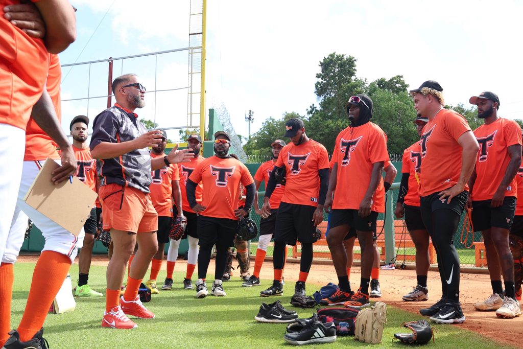 Inicio del Early Camp de Toros del Este en el Estadio Francisco Micheli de La Romana. (Crédito: Prensa Toros del Este)