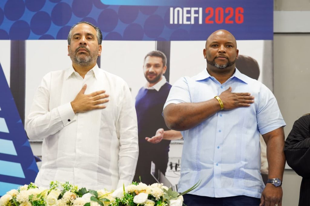 Alberto Rodríguez Mella y Orlando Taveras, director ejecutivo y director docente del INEFI, respectivamente. (Crédito: Prensa INEFI)
