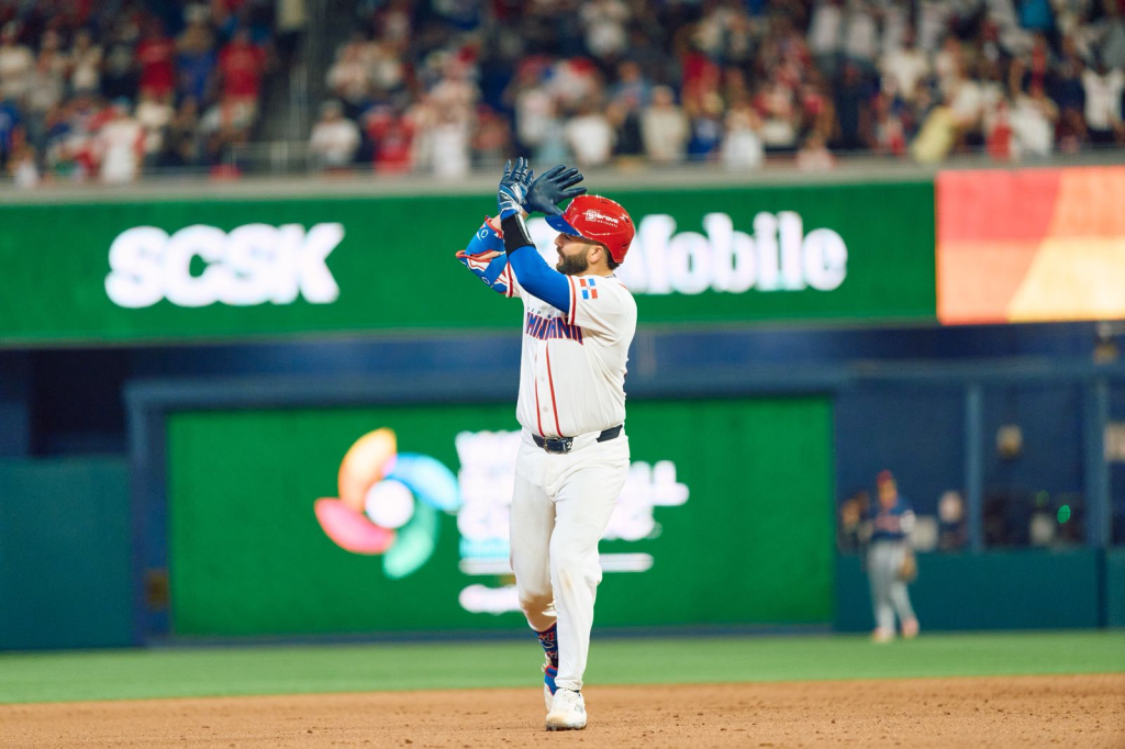 Austin Wells Fernández tras conectar cuadrangular este domingo frente a Países Bajos. (Crédito: Prensa FEDOM)