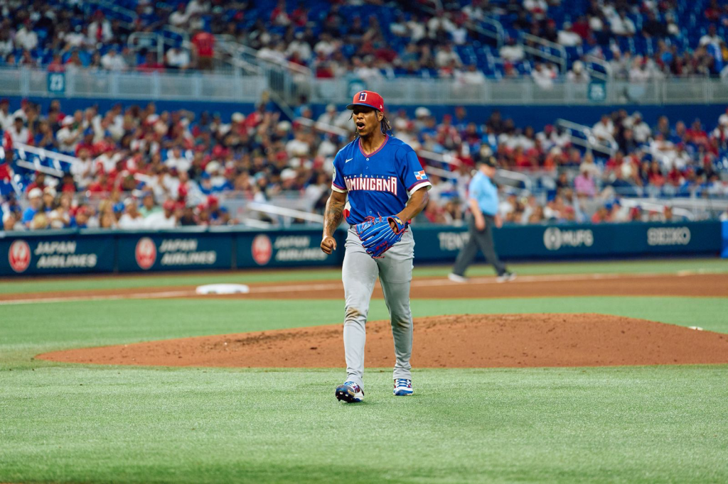 Brayan Bello, quien lanzó primores por la República Dominicana en el Clásico Mundial de Béisbol 2026, frente a Israel. (Crédito: Prensa FEDOM)