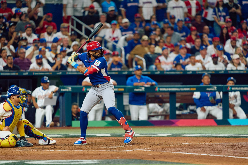 Fernando Tatis Jr., quien conectó cuadrangular en el choque frente a Venezuela en la fase de grupos del Clásico Mundial de Béisbol 2026. (Crédito: Prensa FEDOM)