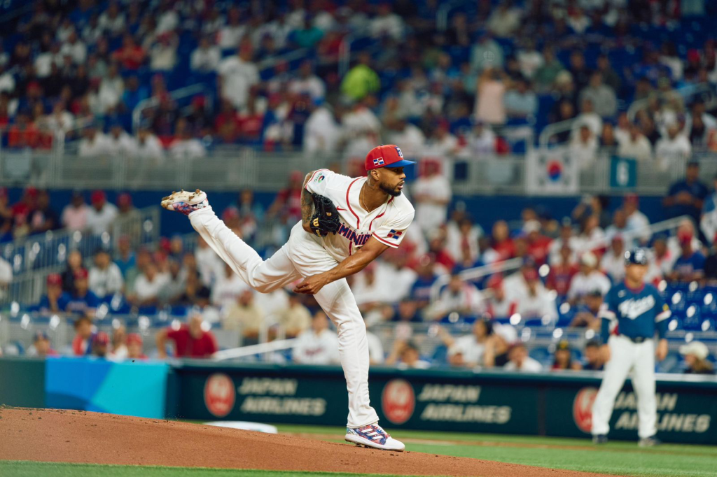 Cristopher Sánchez dando un recital en los Cuartos de Final del Clásico Mundial de Béisbol 2026, frente a Corea del Sur. (Crédito: Prensa FEDOM)