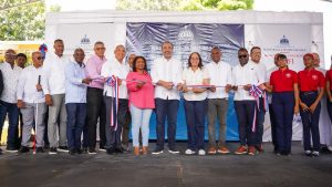 Gobierno continúa transformando el deporte escolar; INEFI entrega techado en San Juan