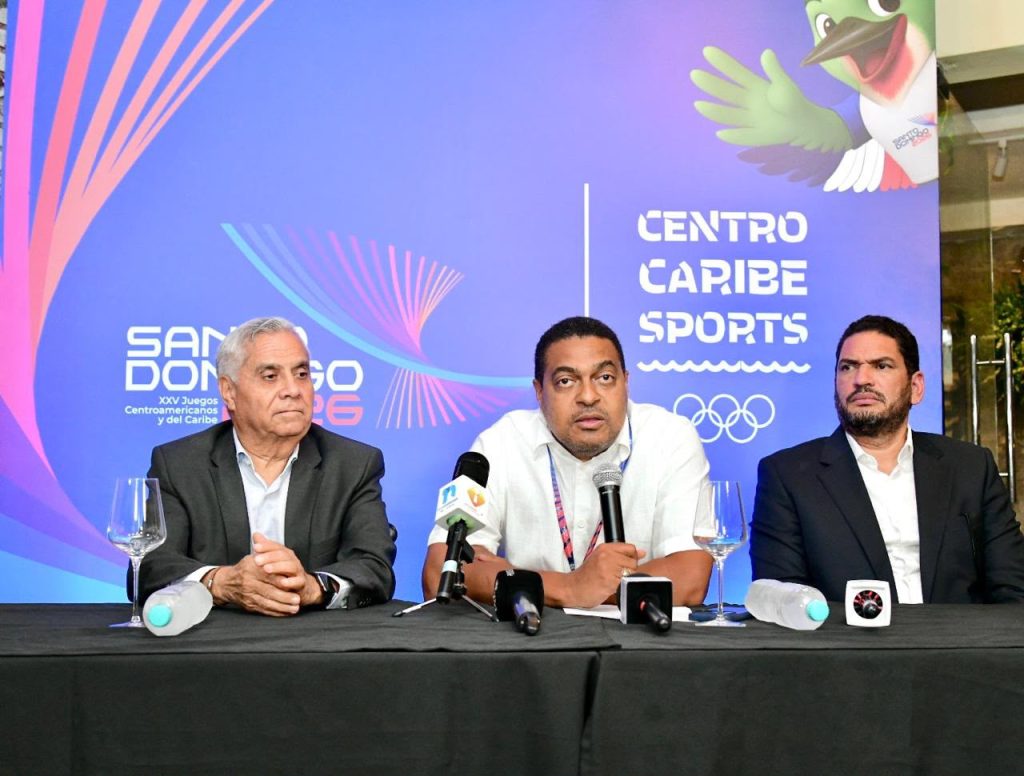 Presidente del Comité Organizador, José Monegro (centro), junto a Valentín Báez (a la izquierda) vicepresidente de contenido del Grupo Corripio y Miguel Medina (a la derecha), presidente del Grupo Panorama. (Crédito: Prensa Panorama)