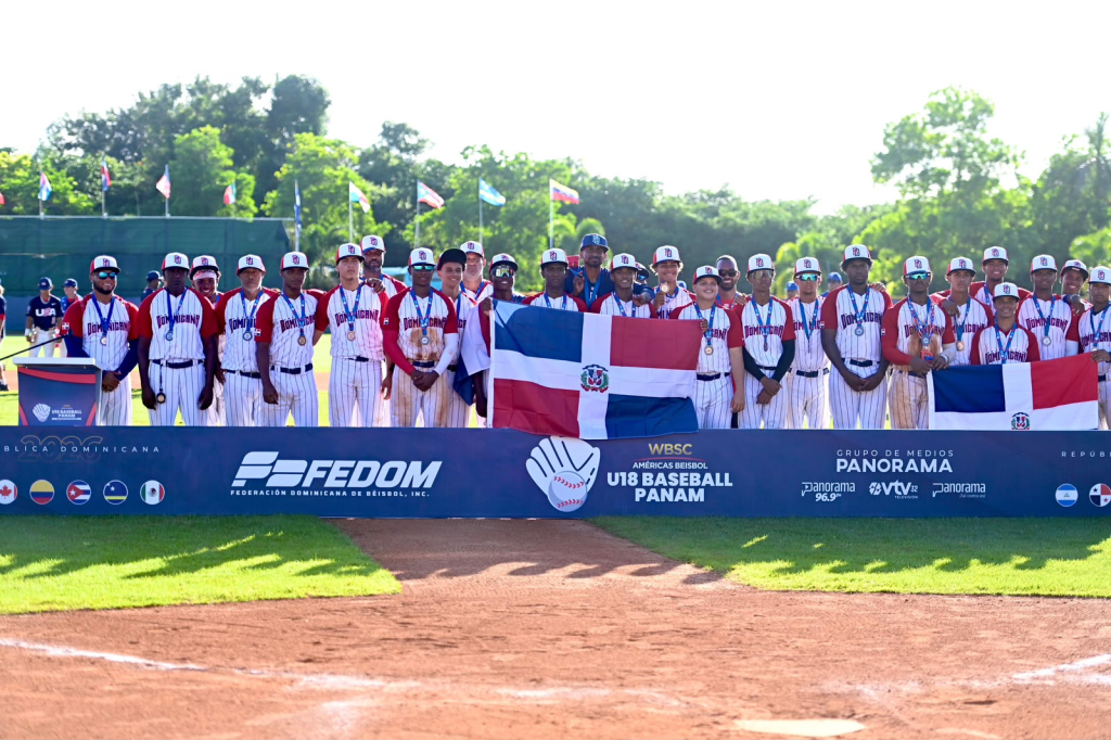Equipo dominicano ganador de la medalla de bronce del Campeonato Panamericano de béisbol U18 y clasificado a la Copa del Mundo U18 de 2027 a celebrarse en China. (Crédito: Prensa FEDOM)